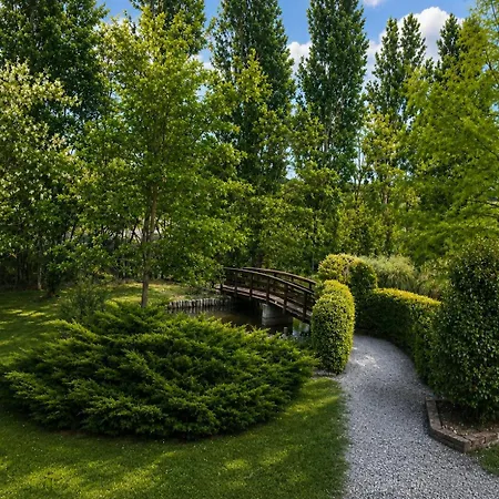 Monet Bed and Breakfast 4*